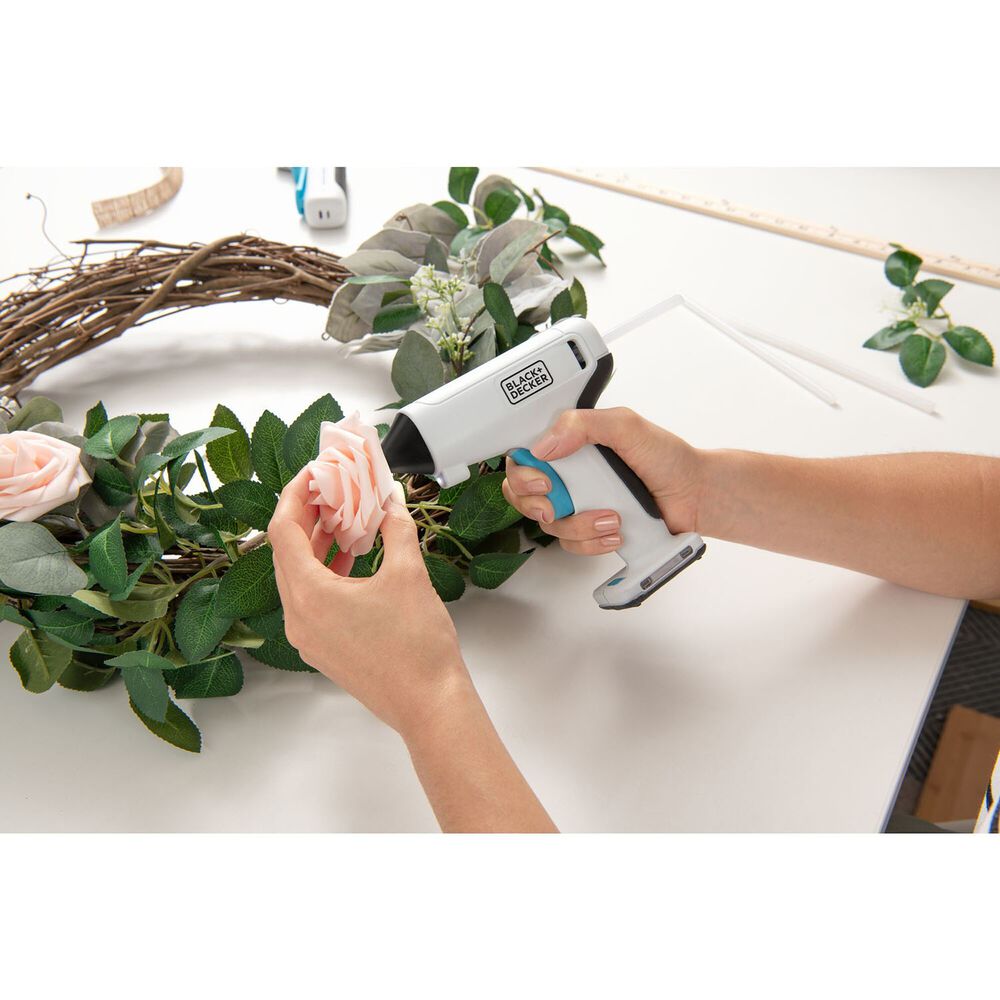 BLACK+DECKER Akumulatorowy pistolet do kleju Black+Decker, na sztyfty 7 mm, 3,6 V